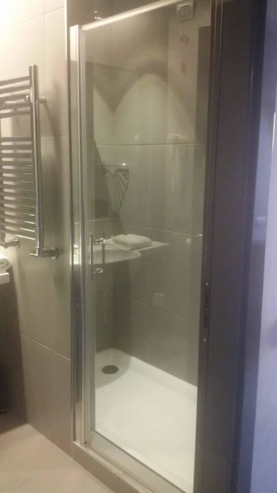 Schöne große Dusche Albergo Dei Laghi