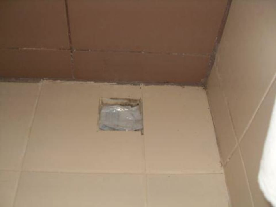 Abfluss im Bad: Einfach mit Plastik ausgestopft Belek Beach Resort Hotel