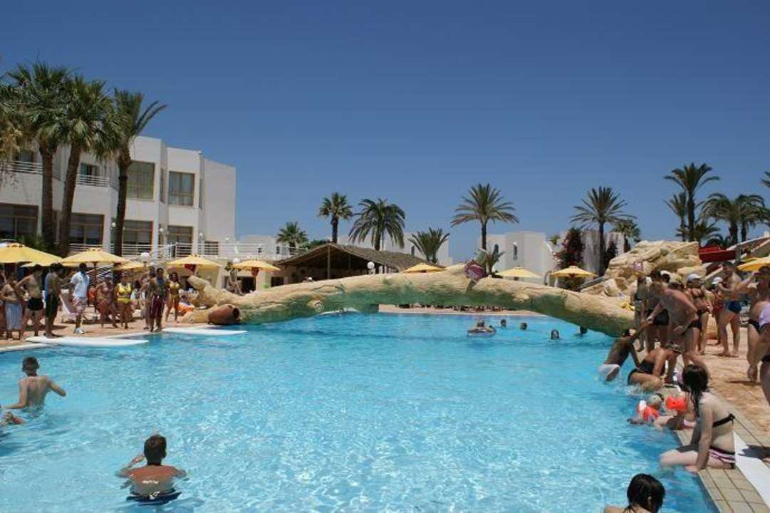 Basen Ruspina Beach Resort