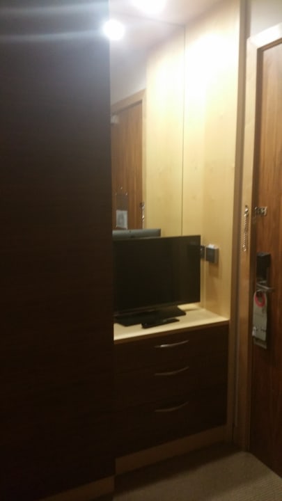 Zimmer Park Plaza County Hall London