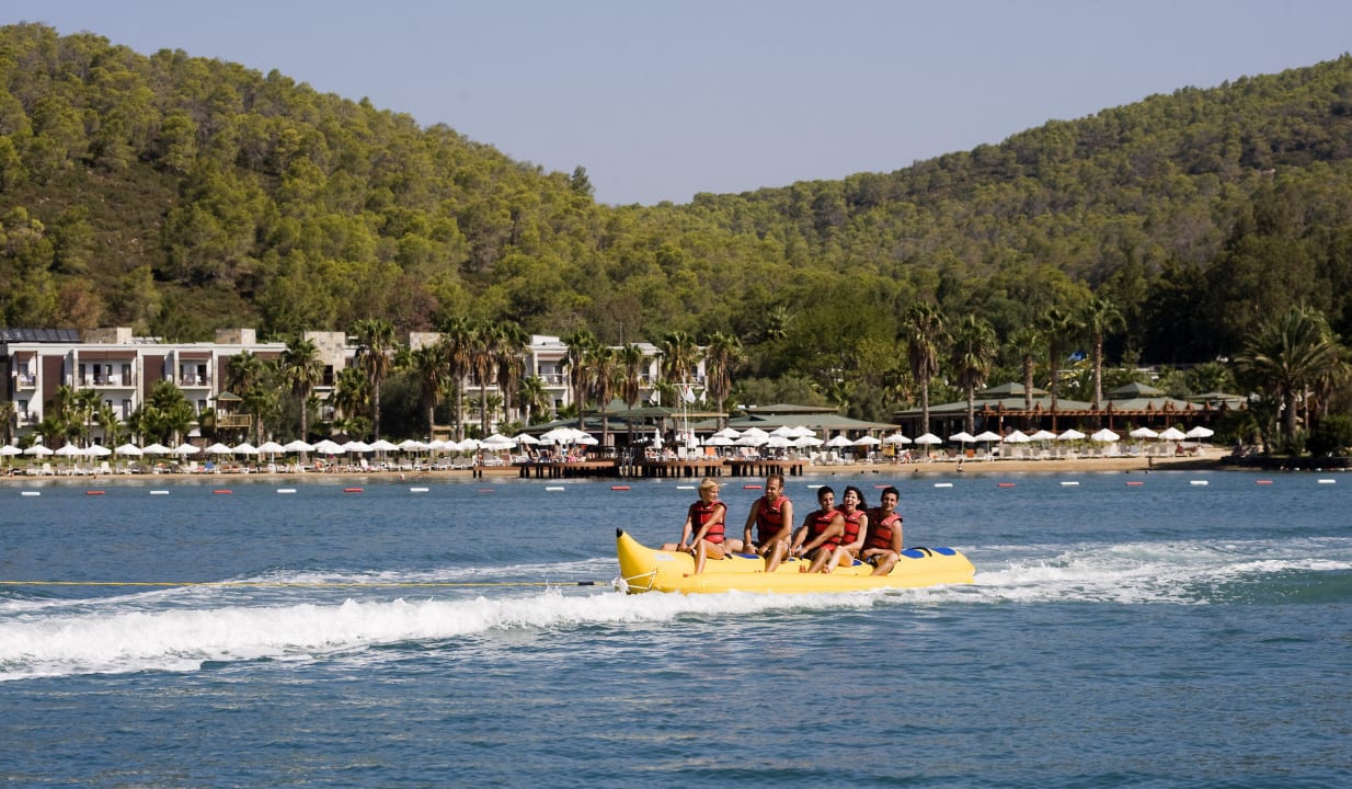 Water sports Green Bay Resort & Spa