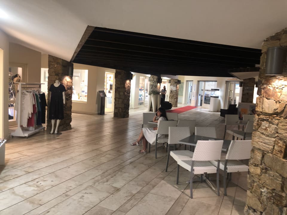 Lobby Conrad Chia Laguna Sardinia