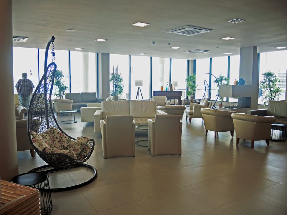 Lobby mit Blick aufs Meer  Riviera Spa Resort - Adults Only