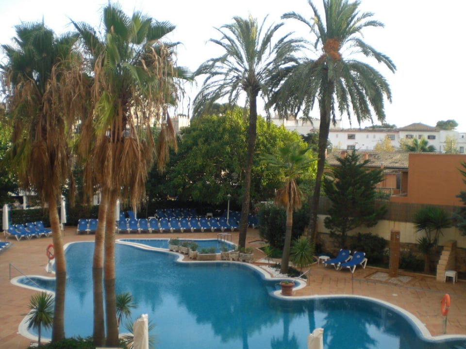 Am Abend Blick zum Pool Valentin Reina Paguera