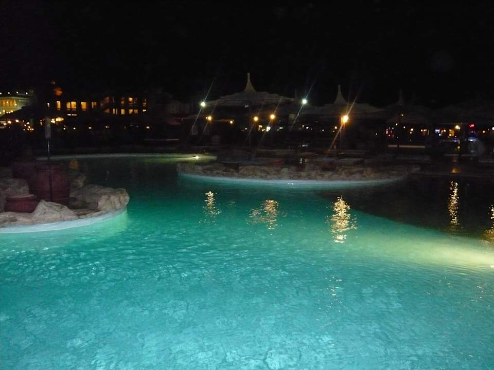 Basen wieczorem Pickalbatros Aqua Park Resort - Hurghada