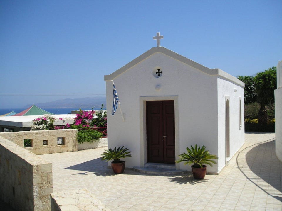 Kleine Kapelle in der Gartenanlage Grand Hotel Holiday Resort