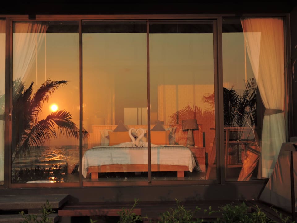 Zimmer von der Terrasse bei Sonnenuntergang KC Grande Resort Koh Chang