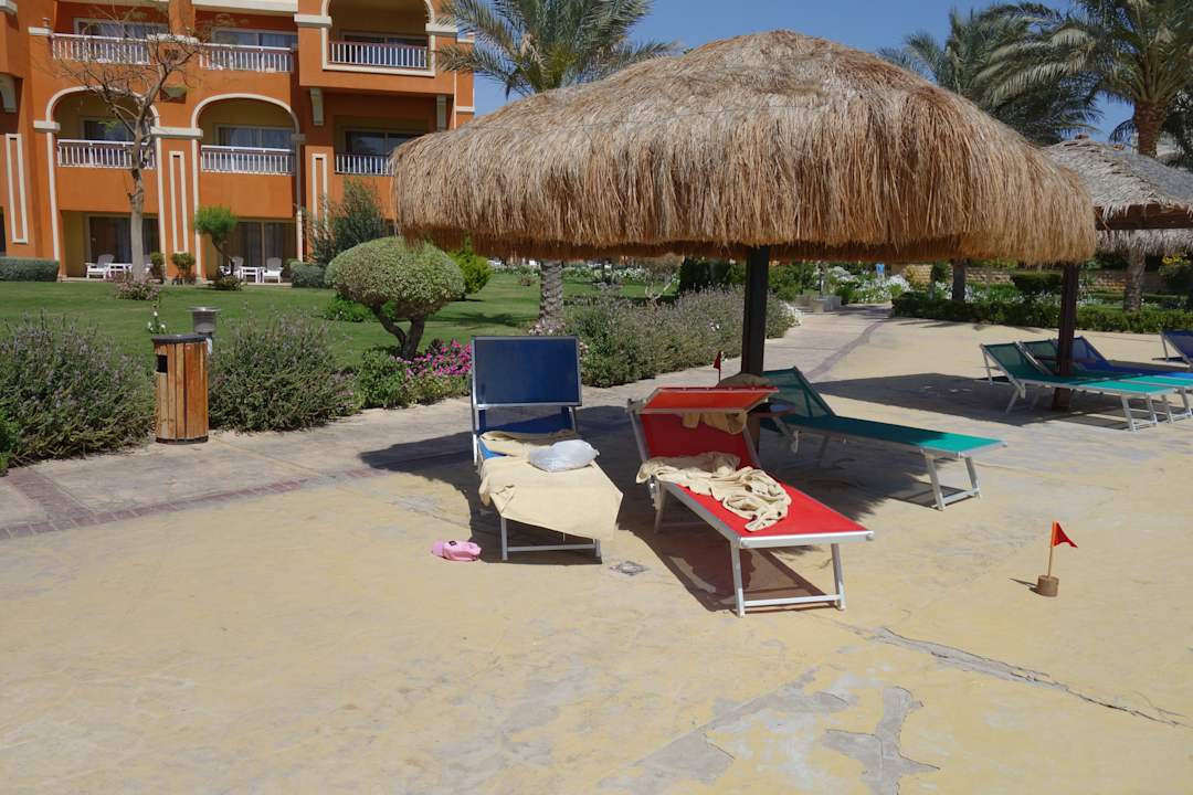 Rotes Fähnchen am Strand Sentido Caribbean World Soma Bay