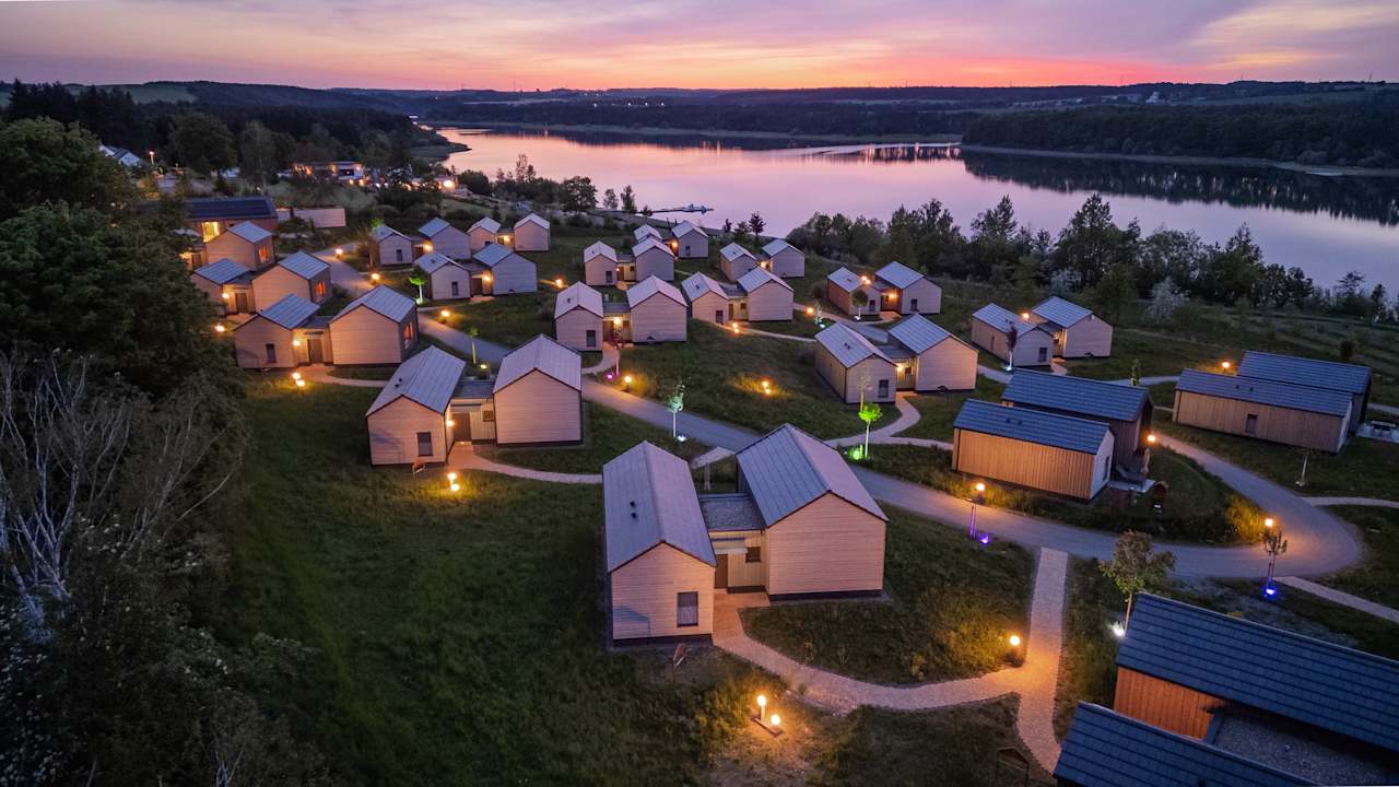 Außenansicht Bio-Seehotel Chalets