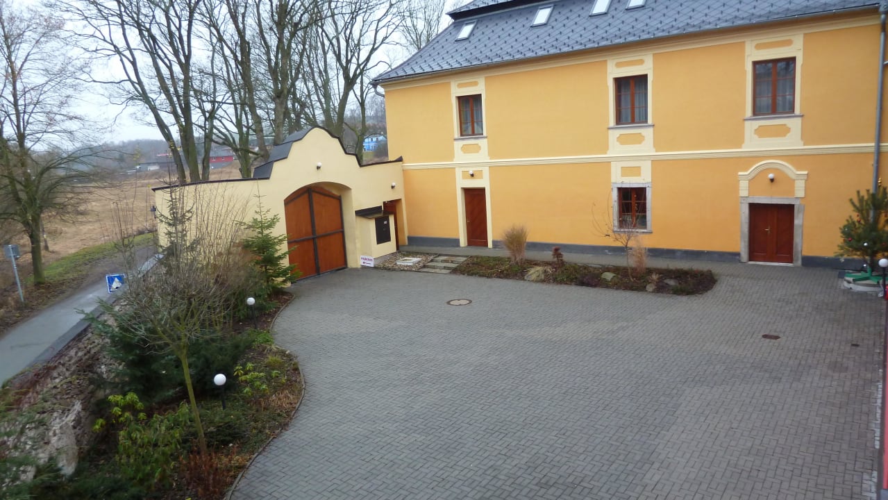 In den Hof Fara Rančířov