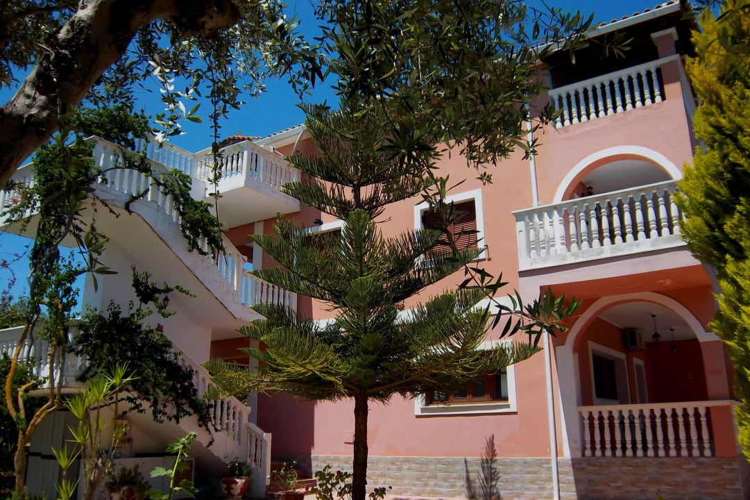 Amily apartments,spaces specially designed for co Arazzo Holiday Apartments