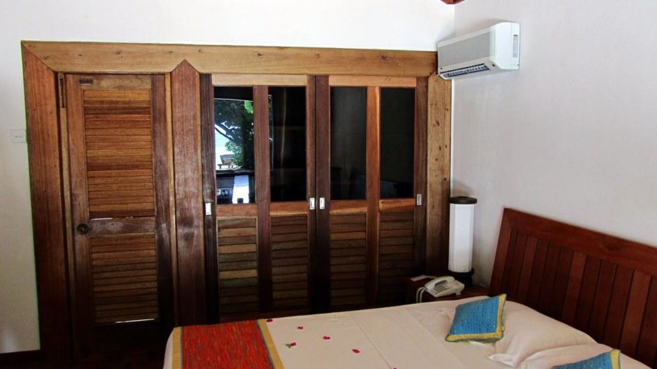 Schlafraum, Zugang zum Bad NH Collection Maldives Reethi Resort