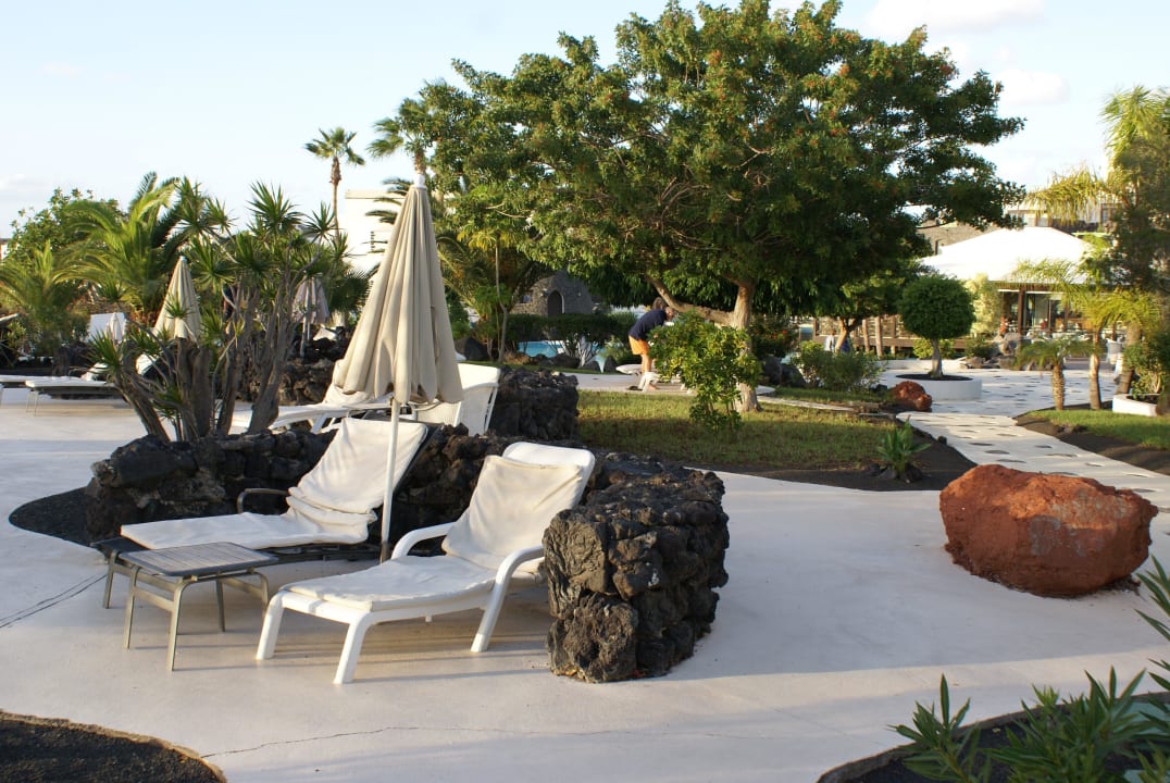 Typischer Windschutz Hotel LIVVO Volcan Lanzarote