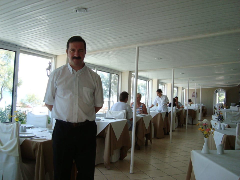 Ein sehr sehr netter Mitarbeiter im Restaurant Mediterranean Beach