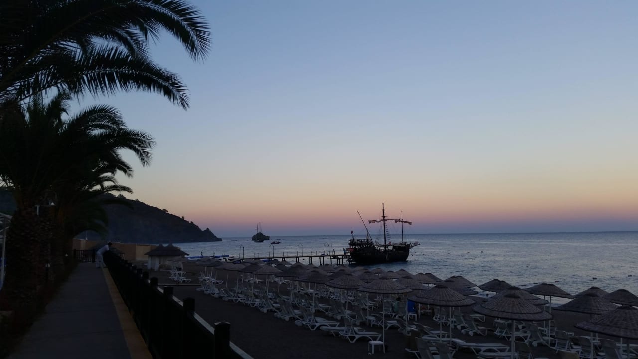 Wunderschöner Sonnenuntergang! Pirate's Beach Club