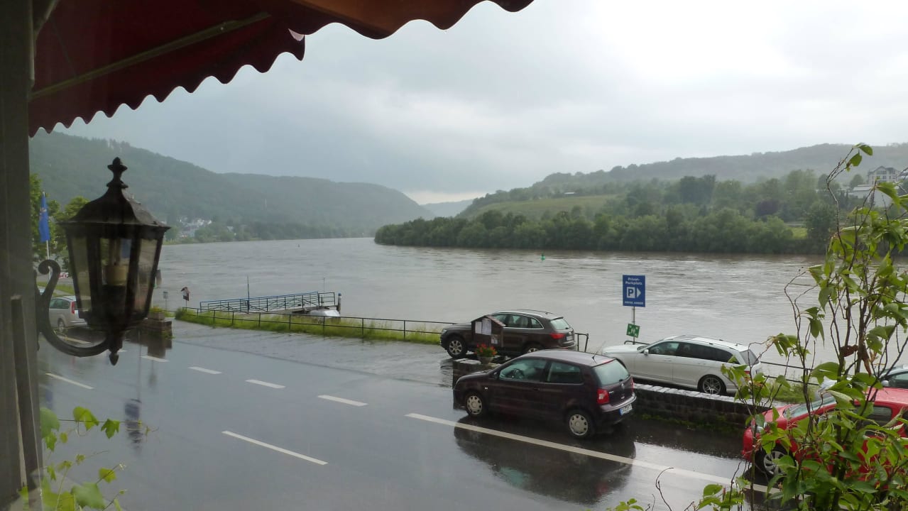 Ein Blick aus dem Speisesaal zur Mosel Hotel Anker