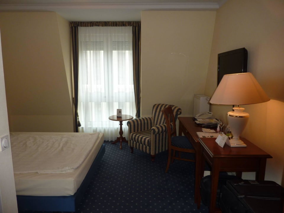 Gut ausgestattetes Einzelzimmer Victor's Residenz Hotel Leipzig