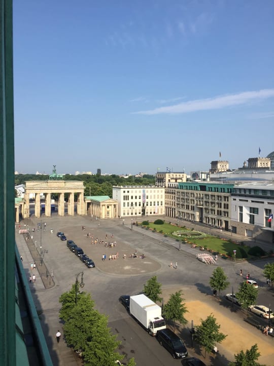 Aus dem Zimmer im 6. Stock Hotel Adlon Kempinski Berlin
