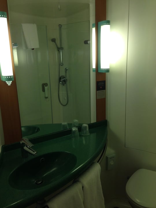 Łazienka Hotel Ibis London Luton Airport