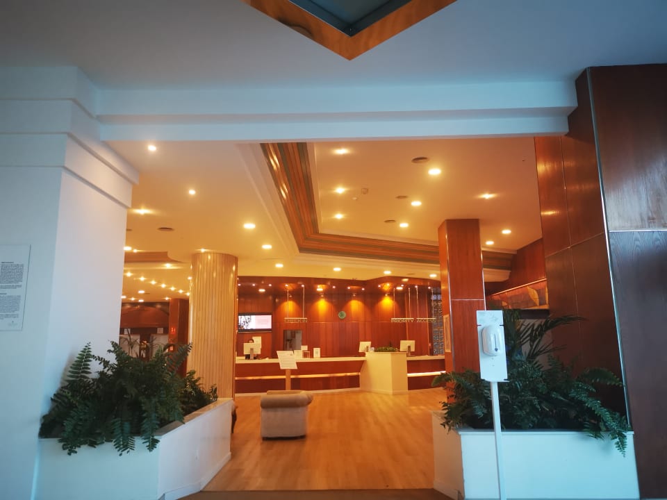 Lobby Iberostar Waves Bouganville Playa