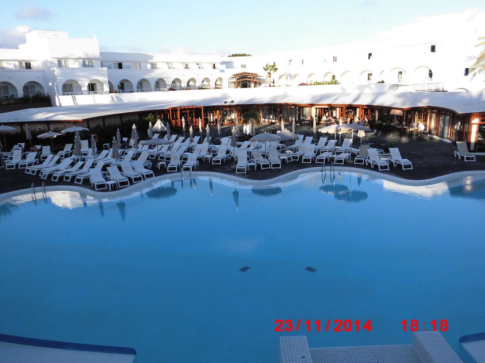 Vista sulla piscina 1 e zona principale Relaxia Olivina