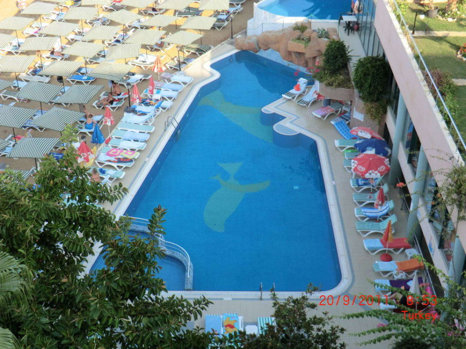 Blick zum Pool vom 5. Stock aus  Aska Hotel Just in Beach