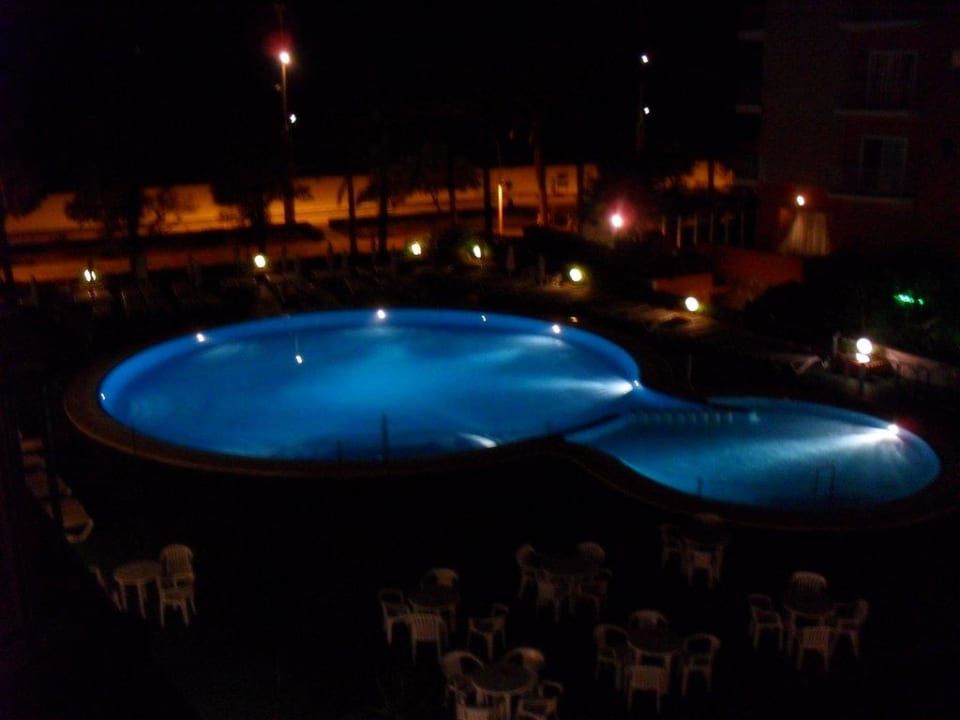 Pool bei Nacht HM Tropical