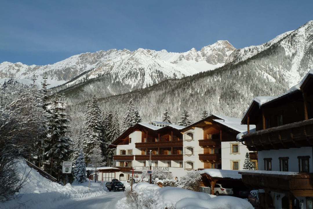 Hotel vor herrlicher Bergkulisse Bergidyll & Hotel Trofana