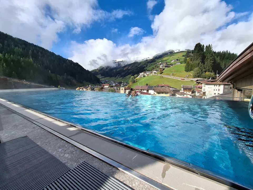 Pool Hotel Alpin Spa Tuxerhof