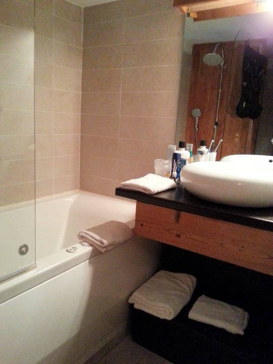 Bad oben L'Isatis Chalet Hotel