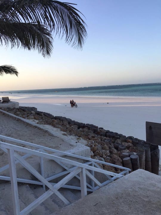 Strand mit Ebbe und Flut Sultan Sands Island Resort & Spa