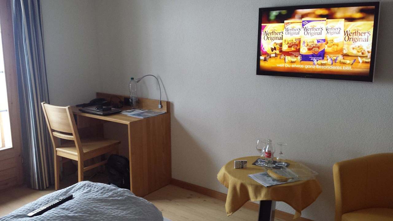 Unser DZ mit Balkon & LED-TV Hotel Minotel Madrisajoch
