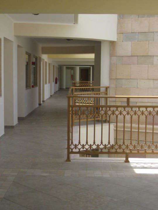 Der Zwischengang von Hotelzimmer zum Hauptgebäude Lindos Imperial Resort & Spa