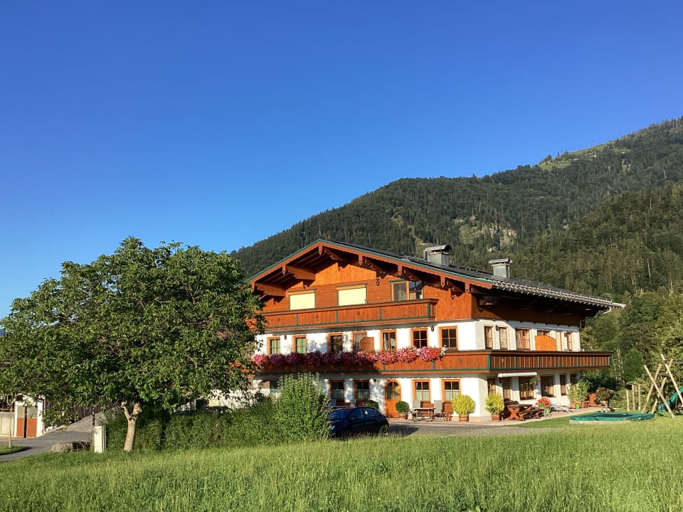 Außenansicht Bio-Bauernhof Oberhochstätt