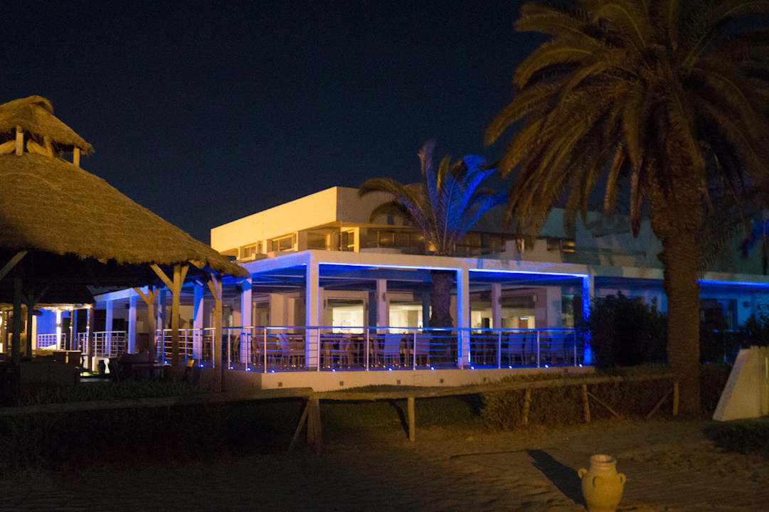 Mittagrestaurant by Night The Orangers Beach Resort and Bungalows
