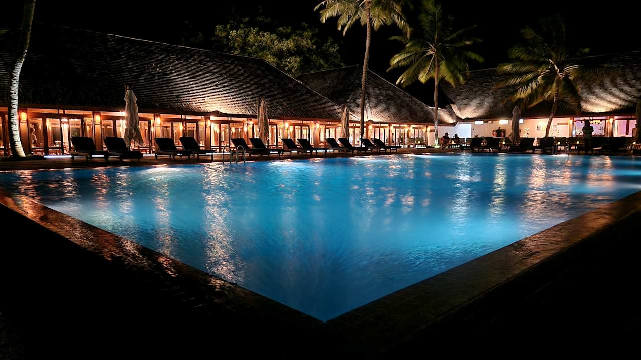 Pool Vilamendhoo Island Resort & Spa