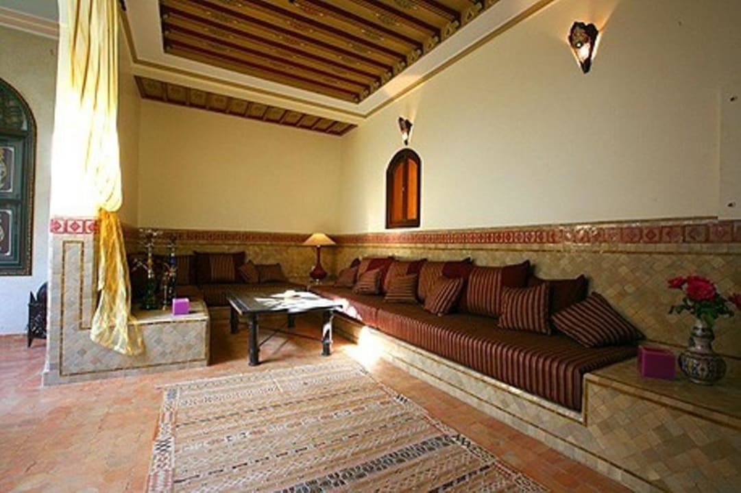 Salon avec WiFi et ordinateur à votre disposition Hotel Riad Bamaga