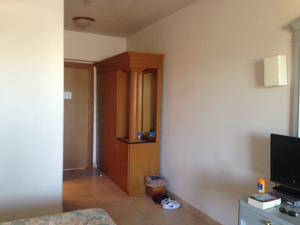 Kleiderschrank Sandy Beach Resort