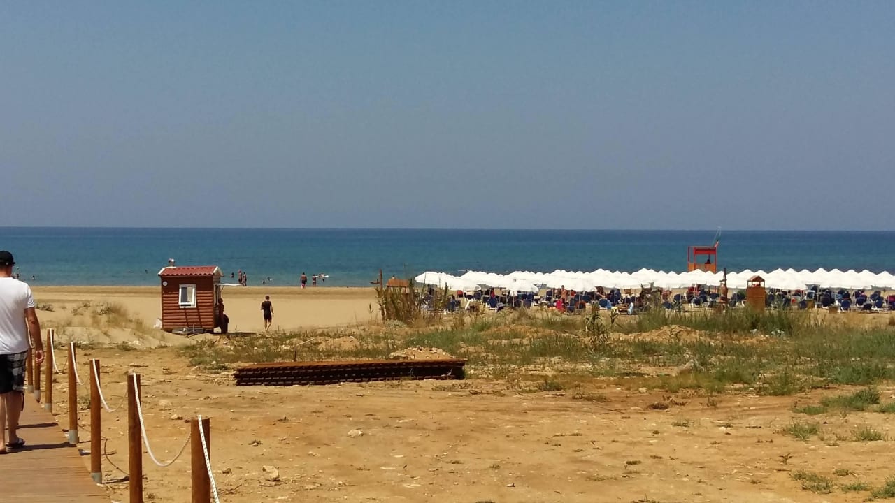 Auf dem Weg zum Hotelstrand HARPIN Georgioupolis Resort Aquapark & SPA