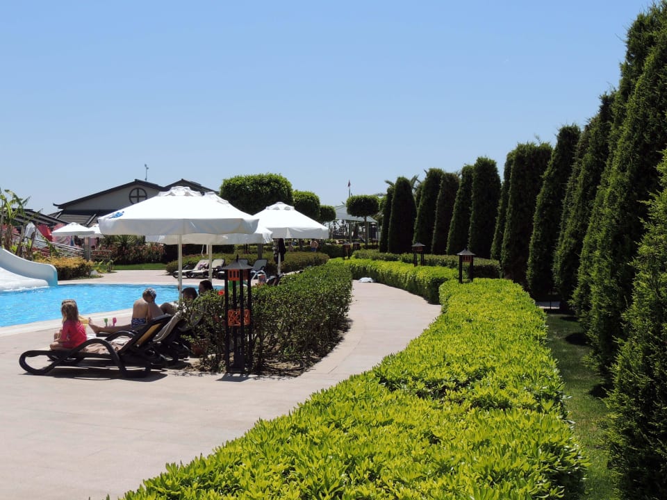 Wunderschöner, gepflegter Garten Limak Lara Deluxe Hotel & Resort
