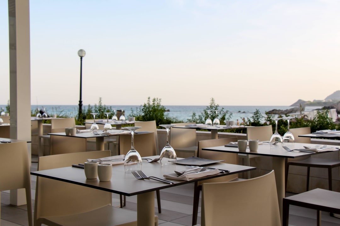 Restaurant Außenbereich - Mit Blick aufs Meer Son Moll Sentits Hotel & Spa