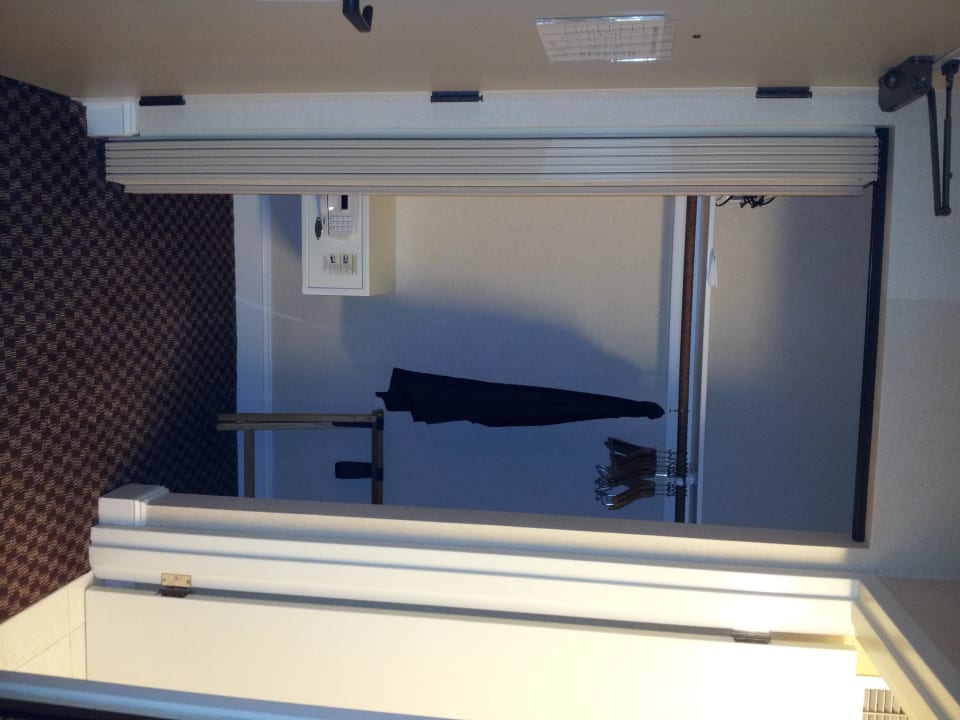 Safe bzw. Schrank Hotel Coventry Motor Inn