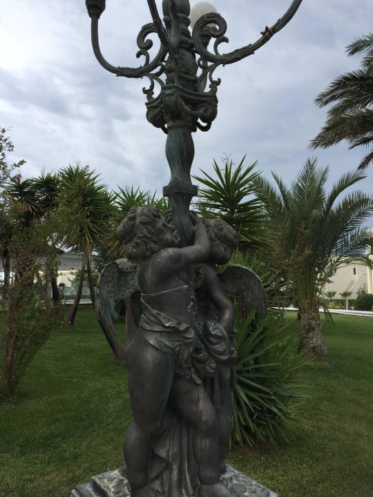 Gepflegte Außenanlagen Hotelstrand Sandy Beach Resort