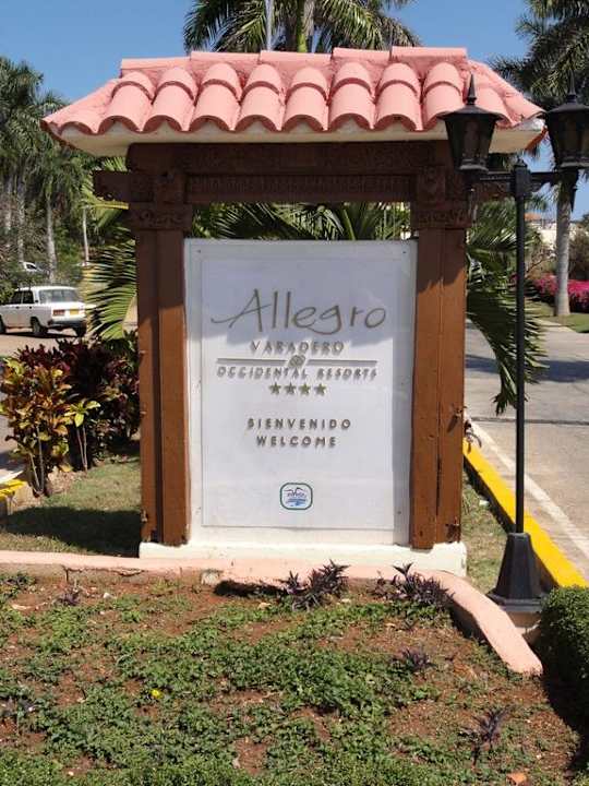 Am Eingang Sirenis Tropical Varadero