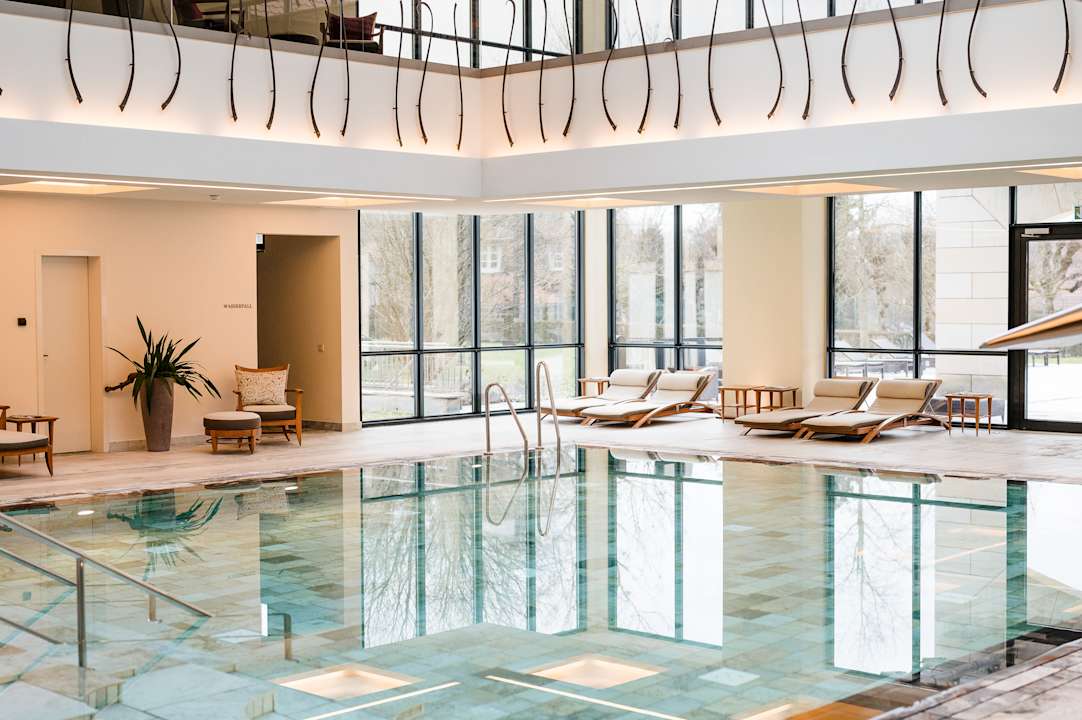 Pool Wald & Schlosshotel Friedrichsruhe