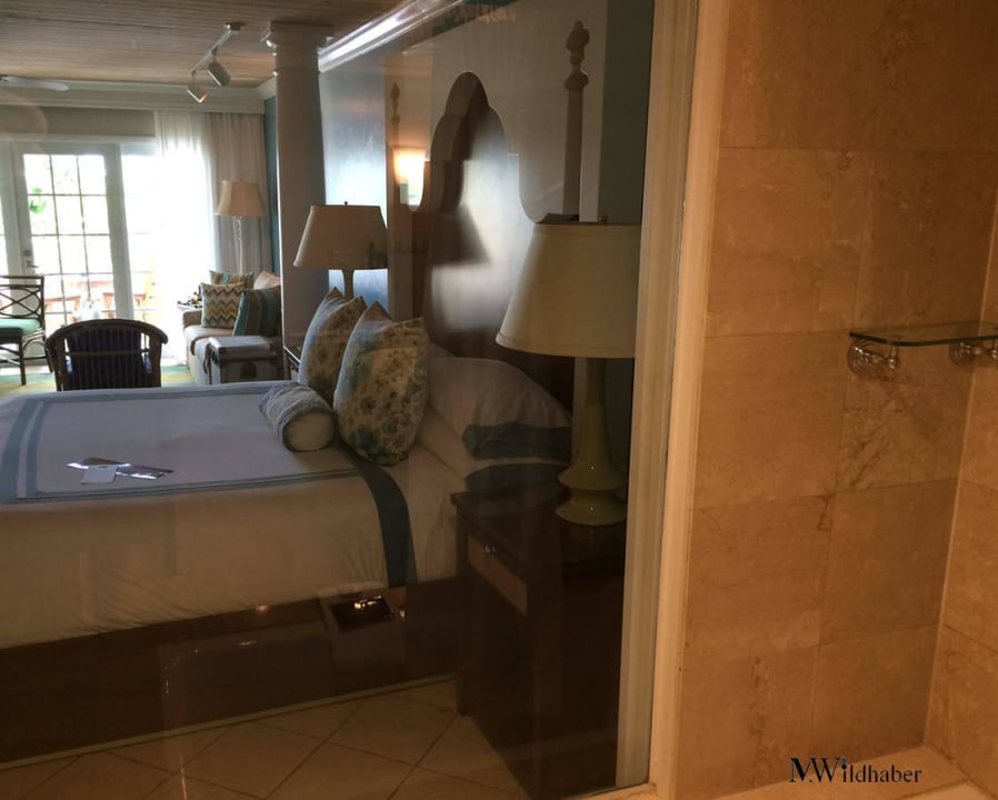 Bad mit Blick in das Zimmer Hotel Ocean Key Resort & Spa