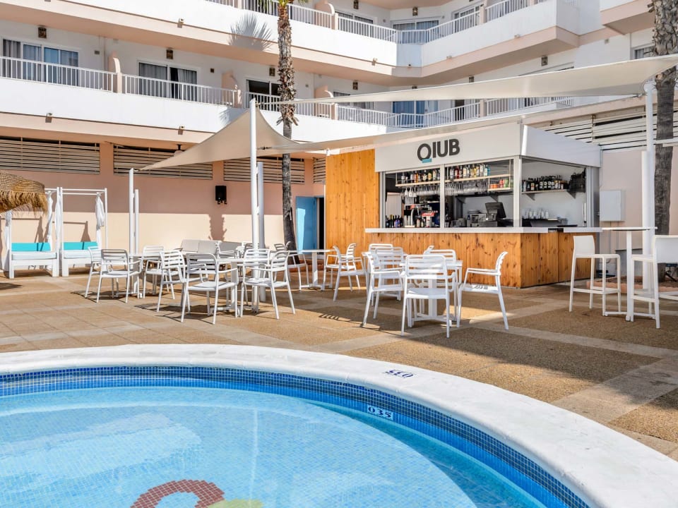 Pool Apartmentos Vibra Tropical Garden