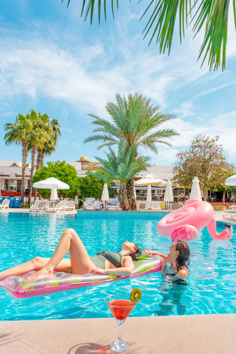 Pool Barut B Suites