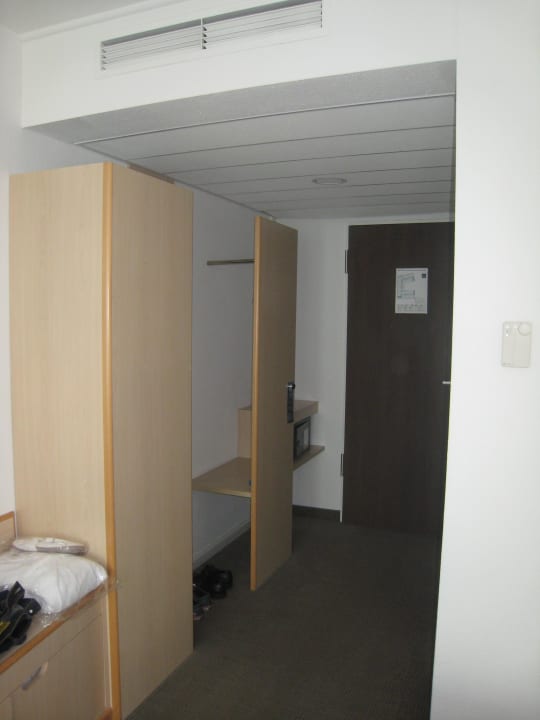 Garderobe mit Zimmerzugang Novotel Berlin Mitte
