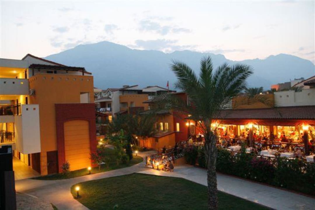 Wieczorową porą Crystal Aura Aqua Collection